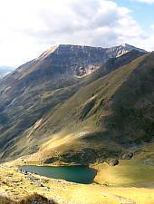 Lacul Buda şi Vârful Râiosul, Foto: Răzvan Sabău