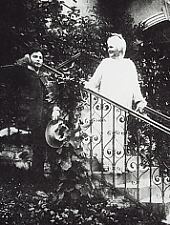 Casa memorială George Enescu; George Enescu cu regina Elisabeta