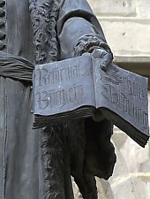 Honterus statue near the Black church, Photo: Peter Simon
