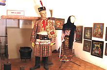 The first Romanian School, Traditional costume, Photo: Robert Lázár