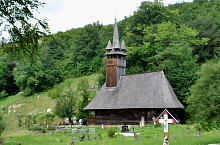 Wooden church, right bank, Răzoare , Photo: WR