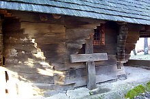 Hida, Wooden church, Photo: Valeria Lehene