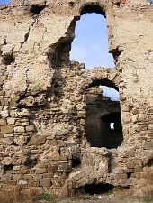 Cetatea inainte de restaurare, Feldioara , Foto: Bogdan Bălăban