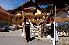 Traditional costumes in Țara Moților, Photo: WR