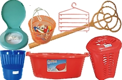 Băițe, lighene, pubele, rame wc, umerașe, Foto: WR